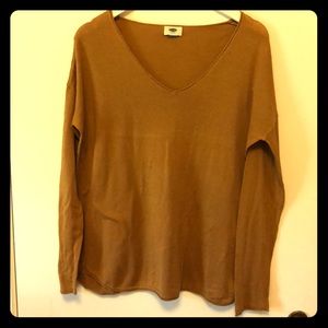 Lightweight vneck sweater